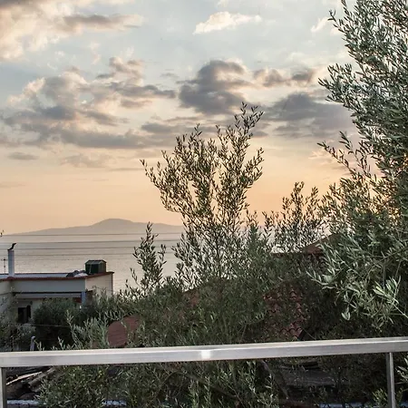 Apartament Nina's Villa, Cosy Seaview Retreat *