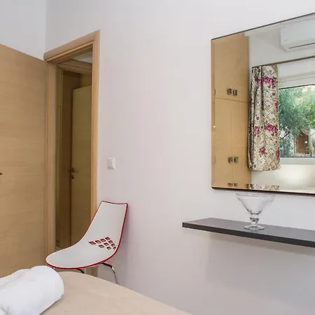 Appartamento Nina's Villa, Cosy Seaview Retreat