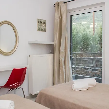 Nina's Villa, Cosy Seaview Retreat *