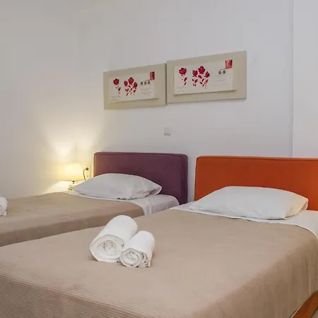 公寓 Nina's Villa, Cosy Seaview Retreat 维尔加卡拉马塔