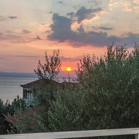 Apartament Nina's Villa, Cosy Seaview Retreat *