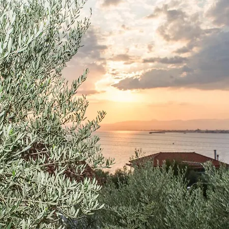 Nina's Villa, Cosy Seaview Retreat