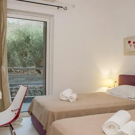 Nina's Villa, Cosy Seaview Retreat Appartement