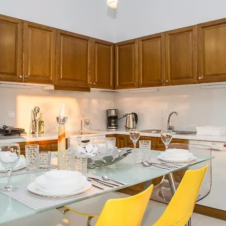 Nina's Villa, Cosy Seaview Retreat 公寓 维尔加卡拉马塔