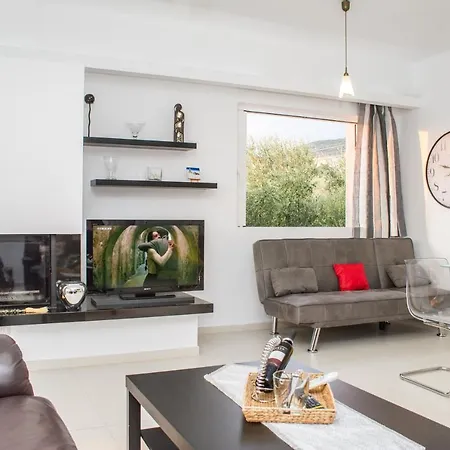 Nina's Villa, Cosy Seaview Retreat * Kalamata