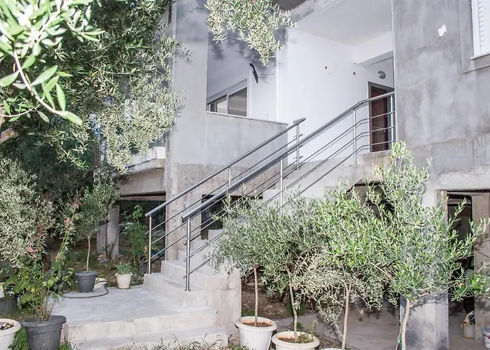 Nina's Villa, Cosy Seaview Retreat Appartamento *